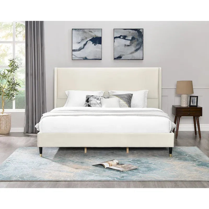 Lit plateforme beige avec tête de lit et oreilles en velours