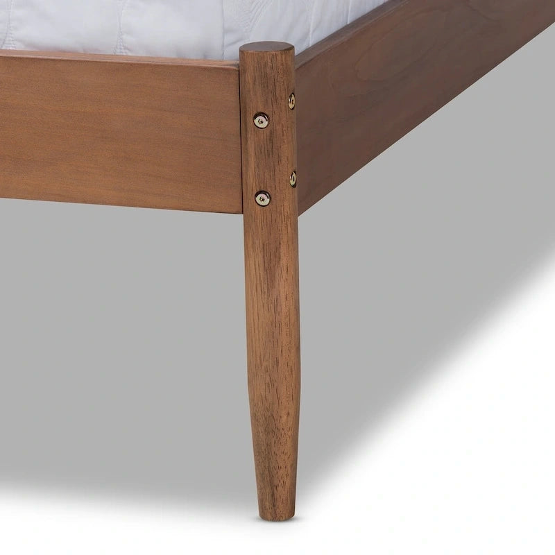 Lit plateforme en bois massif de style moderne
