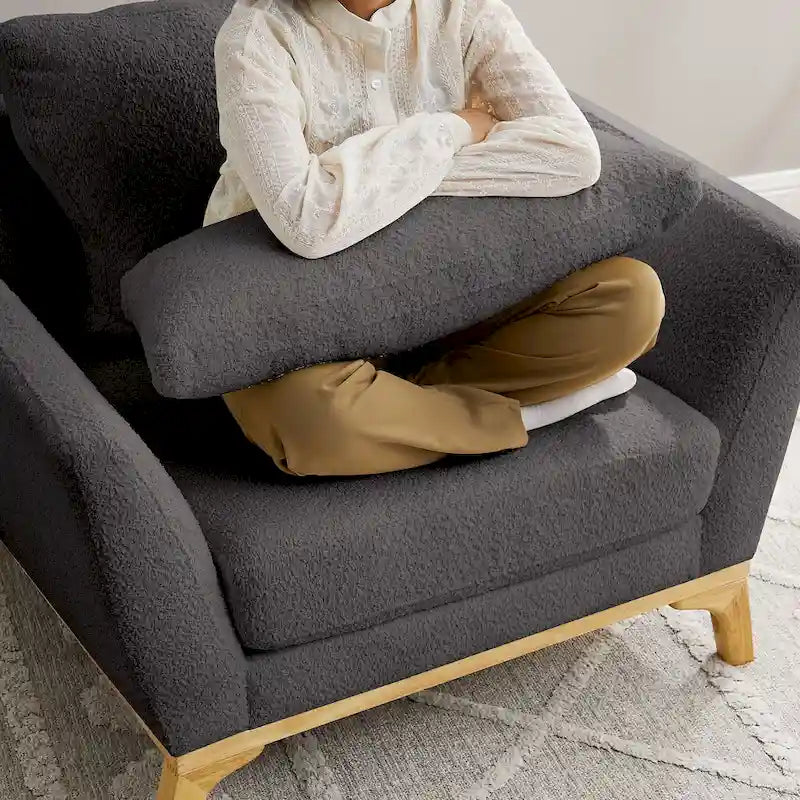 Fauteuil d'appoint moderne avec accoudoirs évasés