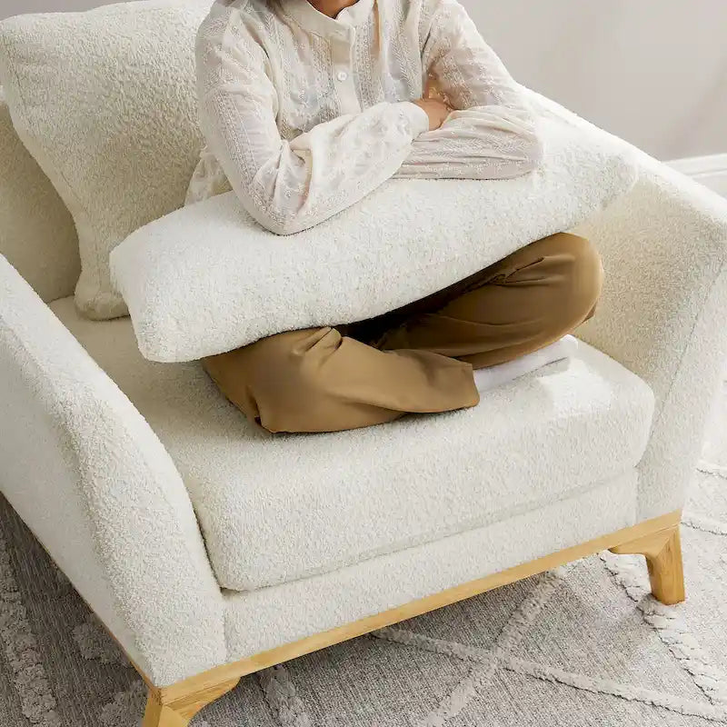 Fauteuil d'appoint moderne avec accoudoirs évasés